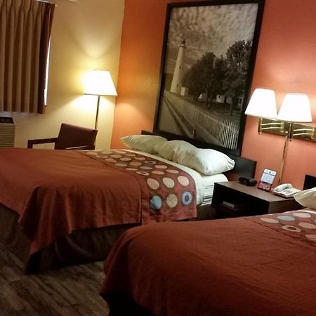 Super 8 By Wyndham Greenville Ngoại thất bức ảnh